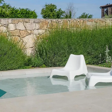 Maslina Ferienhaus Višnjan